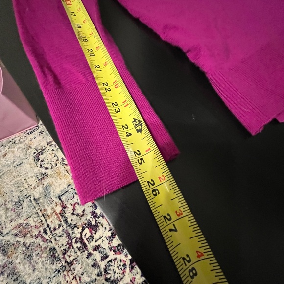Banana Republic Fuchsia Crewneck Pullover Sweater -Size Medium - Picture 13 of 15